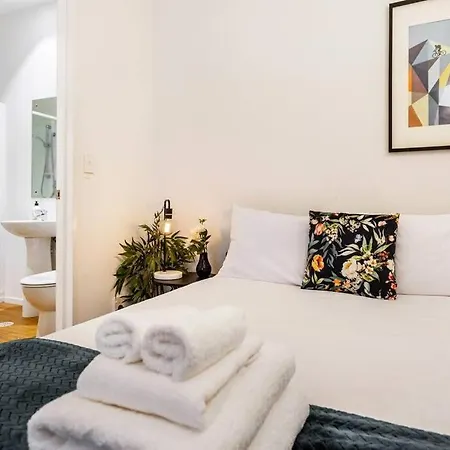 Cosy Queen St 1-Br Apartment